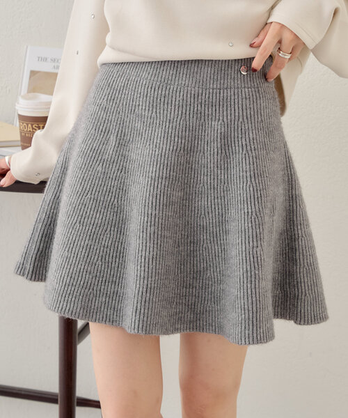 Chico（チコ）の「【セットアップ対応】リブフレアミニスカート（スカート・レディース・ブラック/グレイッシュベージュ/アイボリー/グレー/レッド・FREE）」の13枚目の写真