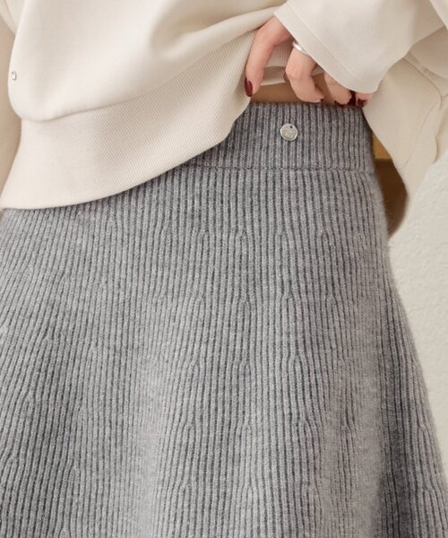 Chico（チコ）の「【セットアップ対応】リブフレアミニスカート（スカート・レディース・ブラック/グレイッシュベージュ/アイボリー/グレー/レッド・FREE）」の17枚目の写真