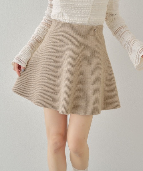 Chico（チコ）の「【セットアップ対応】リブフレアミニスカート（スカート・レディース・ブラック/グレイッシュベージュ/アイボリー/グレー/レッド・FREE）」の4枚目の写真
