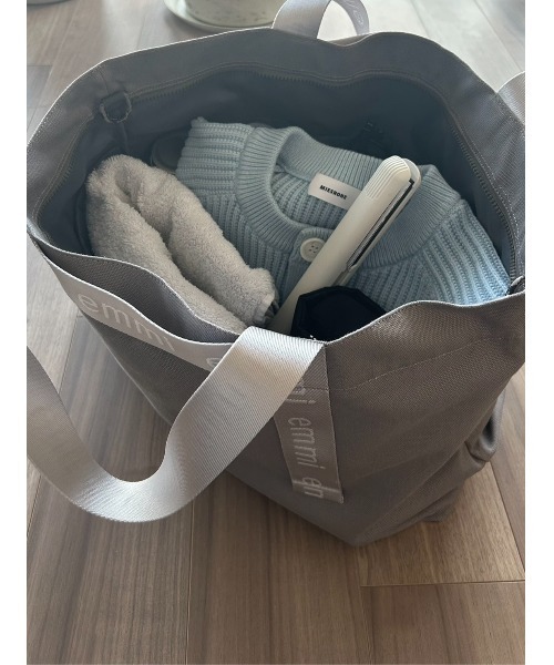 emmi（エミ）の「【ONLINE限定カラー】emmiロゴビッグトートバッグ（トートバッグ・レディース・シルバー/グレー/ブラック/ネイビー/レッド・FREE）」の8枚目の写真