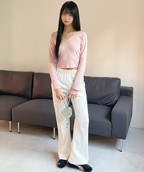 muahmuah(ムーアムーア)の「A'GEM/9 × .kom 『muah muah/ムーアムーア』 STITCH V NECK LONG SLEEVE T-SHIRT/ステッチ V ネック 長袖カットソー(Tシャツ/カットソー・レディース・アイボリー/ブラック/ベージュ/ピンク・FREE)」の20枚目の写真