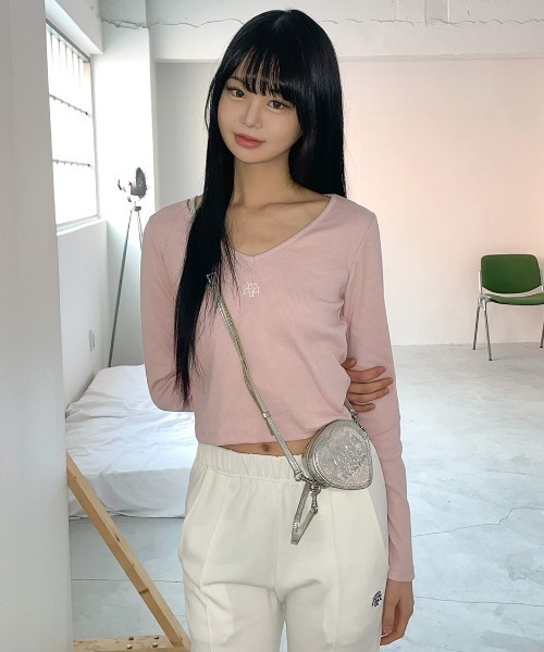 muahmuah(ムーアムーア)の「A'GEM/9 × .kom 『muah muah/ムーアムーア』 STITCH V NECK LONG SLEEVE T-SHIRT/ステッチ V ネック 長袖カットソー(Tシャツ/カットソー・レディース・アイボリー/ブラック/ベージュ/ピンク・FREE)」の19枚目の写真
