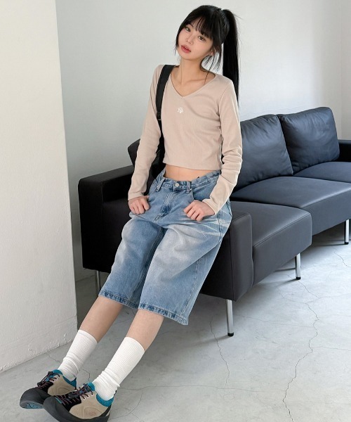 muahmuah(ムーアムーア)の「A'GEM/9 × .kom 『muah muah/ムーアムーア』 STITCH V NECK LONG SLEEVE T-SHIRT/ステッチ V ネック 長袖カットソー(Tシャツ/カットソー・レディース・アイボリー/ブラック/ベージュ/ピンク・FREE)」の15枚目の写真