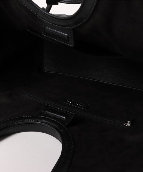 CHARLES & KEITH（チャールズ & キース）の「Ivette イヴェット ウーブントートバッグ（トートバッグ・レディース・チョコ/スミクロ・L）」の7枚目の写真