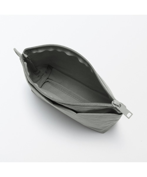 無印良品(ムジルシリョウヒン)の「リンクルナイロン マチ付きポーチ M 約21×13.5×6cm(ポーチ・レディース・ダークグレー/ピンク/グレー・FREE)」の6枚目の写真