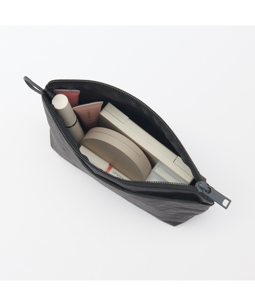 無印良品(ムジルシリョウヒン)の「リンクルナイロン マチ付きポーチ M 約21×13.5×6cm(ポーチ・レディース・ダークグレー/ピンク/グレー・FREE)」の13枚目の写真