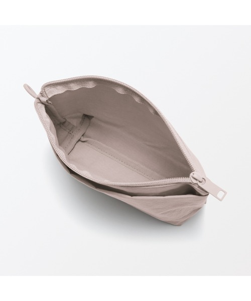 無印良品(ムジルシリョウヒン)の「リンクルナイロン マチ付きポーチ M 約21×13.5×6cm(ポーチ・レディース・ダークグレー/ピンク/グレー・FREE)」の18枚目の写真