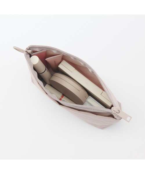 無印良品(ムジルシリョウヒン)の「リンクルナイロン マチ付きポーチ M 約21×13.5×6cm(ポーチ・レディース・ダークグレー/ピンク/グレー・FREE)」の19枚目の写真