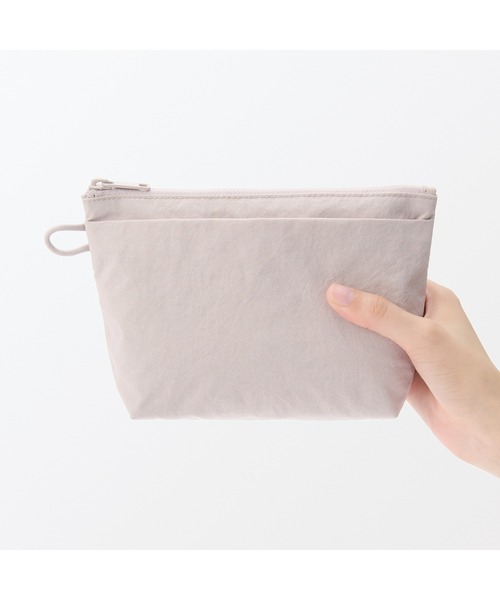 無印良品(ムジルシリョウヒン)の「リンクルナイロン マチ付きポーチ M 約21×13.5×6cm(ポーチ・レディース・ダークグレー/ピンク/グレー・FREE)」の20枚目の写真