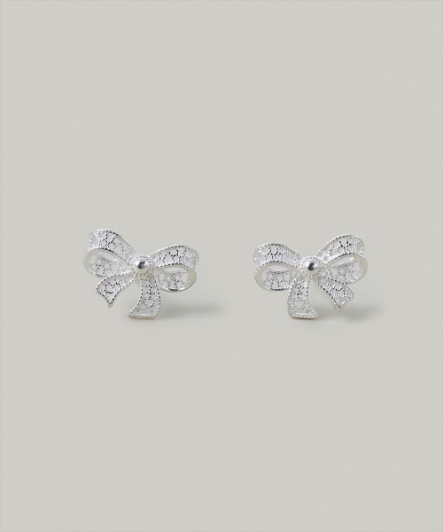 Jolie Toujours(ジョリトゥジュール)の「【金属アレルギー軽減】<Silver925>レースリボンピアス(ピアス(両耳用)・レディース・シルバー・FREE)」の1枚目の写真