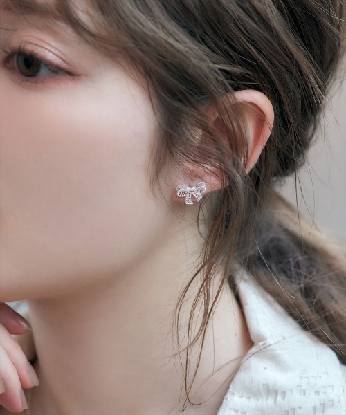 Jolie Toujours(ジョリトゥジュール)の「【金属アレルギー軽減】<Silver925>レースリボンピアス(ピアス(両耳用)・レディース・シルバー・FREE)」の2枚目の写真