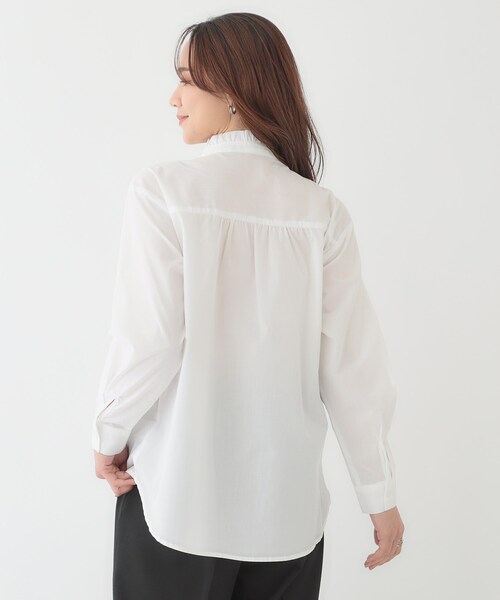 SHOO・LA・RUE（シューラルー）の「すっきり好印象 フリルスタンドブラウス（シャツ/ブラウス・レディース・ホワイト/ライトブルー/ホワイト系5・01/02/03/04）」の5枚目の写真