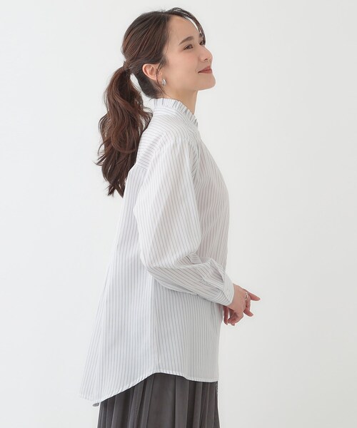 SHOO・LA・RUE（シューラルー）の「すっきり好印象 フリルスタンドブラウス（シャツ/ブラウス・レディース・ホワイト/ライトブルー/ホワイト系5・01/02/03/04）」の13枚目の写真