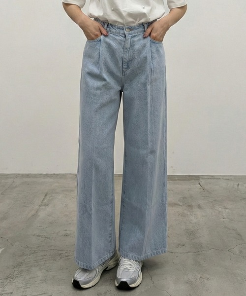 Perfect Suit FActory（パーフェクトスーツファクトリー）の「タックワイドデニム（その他パンツ・レディース・ブルー/ライトグレー/ブルー系その他・S/M/L）」の3枚目の写真