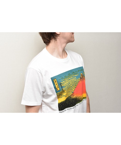JIN plus(ジンプラス)の「赤富士 JIN+ ホワイトTシャツ(Tシャツ/カットソー・メンズ・ホワイト系その他2/ホワイト系その他/ホワイト系その他3/ホワイト系4・MEDIUM/SMALL/LARGE/X-LARGE)」の5枚目の写真