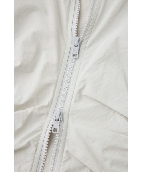 MOUSSY(マウジー)の「RIBBON GATHER NYLON ジャケット(ナイロンジャケット・レディース・ライトブラック/ダークネイビー/ライトグレー・FREE)」の22枚目の写真