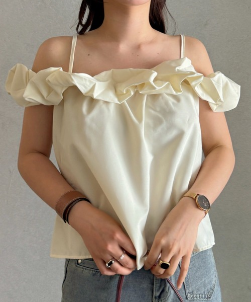 efill（エフィル）の「ラッフル チャーム フリル オフショルダートップス（Tシャツ/カットソー・レディース・ピンク/アイボリー・FREE）」の12枚目の写真