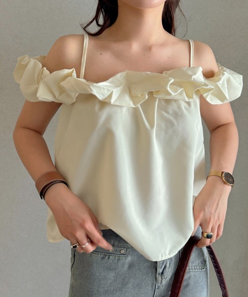 efill（エフィル）の「ラッフル チャーム フリル オフショルダートップス（Tシャツ/カットソー・レディース・ピンク/アイボリー・FREE）」の11枚目の写真