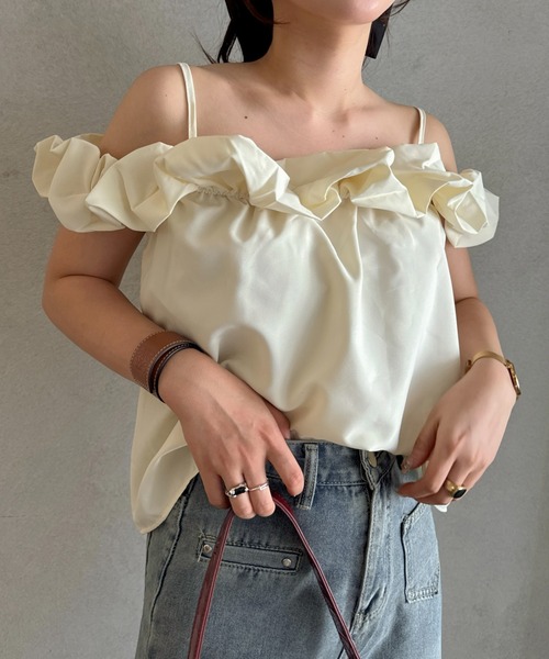 efill（エフィル）の「ラッフル チャーム フリル オフショルダートップス（Tシャツ/カットソー・レディース・ピンク/アイボリー・FREE）」の8枚目の写真