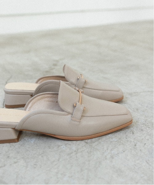 RANDA(ランダ)の「レザーローファーミュール(ローファー・レディース・グレイッシュベージュ/ブラック・S/M/L/LL)」の1枚目の写真