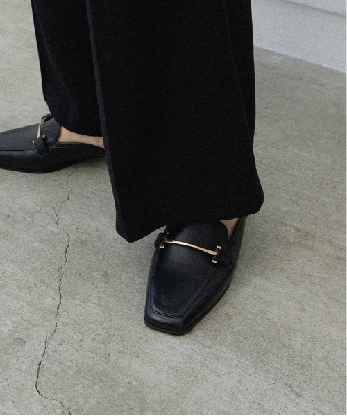 RANDA(ランダ)の「レザーローファーミュール(ローファー・レディース・グレイッシュベージュ/ブラック・S/M/L/LL)」の2枚目の写真