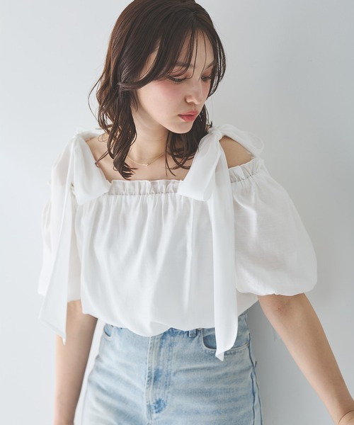 INGNI(イング)の「肩リボンバルーンスリーブオフショルブラウス/A(シャツ/ブラウス・レディース・ホワイト×ブラック/ブラック/オフホワイト/ピンク・M)」の2枚目の写真