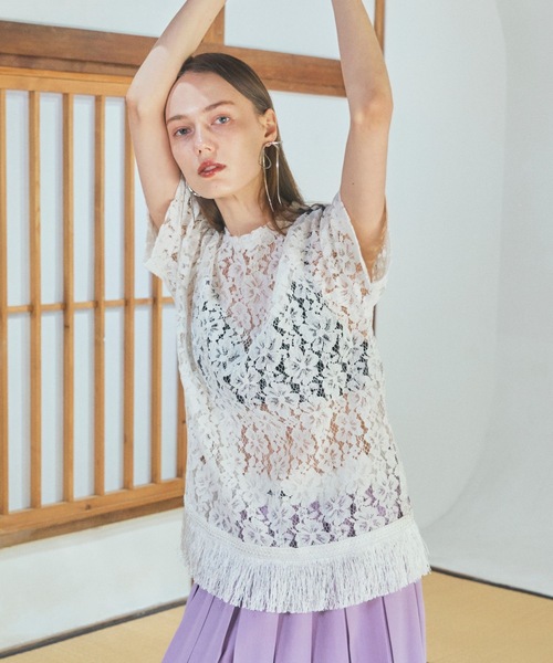 VIOLETTA(ヴィオレッタ)の「フリンジヘム総レースシアーTシャツ(Tシャツ/カットソー・レディース・ホワイト/レッド・FREE)」の4枚目の写真