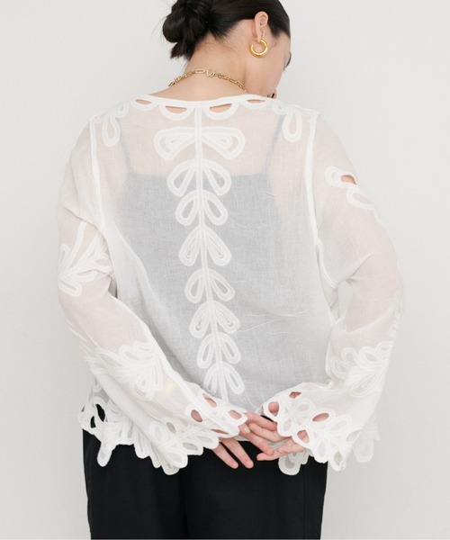 LARUTA(ラルータ)の「【LARUTA】コットン刺繍カットブラウス(シャツ/ブラウス・レディース・アイボリー/オフホワイト・FREE)」の5枚目の写真