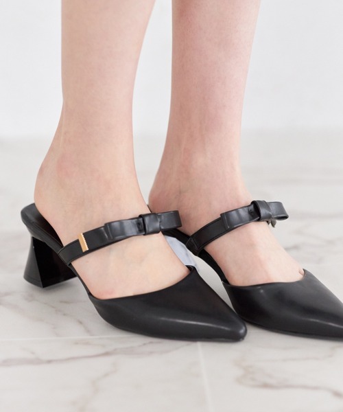 tocco closet(トッコ クローゼット)の「リボンストラップミュール(パンプス・レディース・アイボリー/ドット/ブラック・M/L/LL/S)」の1枚目の写真