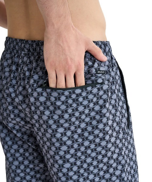 RVCA(ルーカ)の「RVCA メンズ 【JESSE BARBA】 JESSE BARBA YOGGER STRETCH 17 ショートパンツ 【2025年夏モデル】/ルーカトレーニングボードショーツ(その他パンツ・メンズ・ブラック・LARGE/MEDIUM/SMALL/X-LARGE)」の7枚目の写真