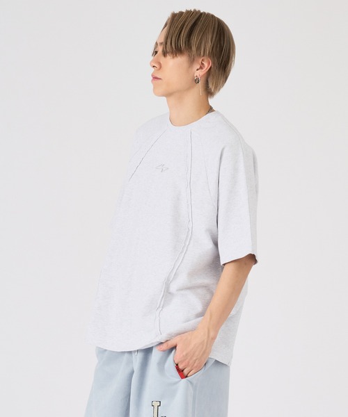 RE730(アールイーセブンサーティー)の「スポーツストリートのTシャツ(Tシャツ/カットソー・メンズ・ブラック/オフホワイト/ブラック×ホワイト・MEDIUM/LARGE)」の5枚目の写真