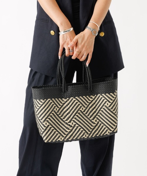 Moon Bird（ムーンバード）の「【MOON BIRD/ムーンバード】手編みのメルカドバッグ/TANPIN/横長/手編み（かごバッグ・レディース・ライトブラウン/ブラック系その他/シルバー/ブルー系その他/ストライプ/ホワイト/ブラック系その他2/ブラック系その他3・フリー）」の2枚目の写真