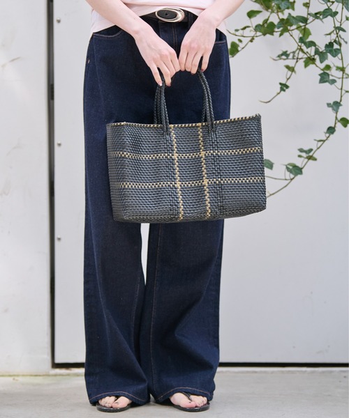 Moon Bird（ムーンバード）の「【MOON BIRD/ムーンバード】手編みのメルカドバッグ/TANPIN/横長/手編み（かごバッグ・レディース・ライトブラウン/ブラック系その他/シルバー/ブルー系その他/ストライプ/ホワイト/ブラック系その他2/ブラック系その他3・フリー）」の4枚目の写真