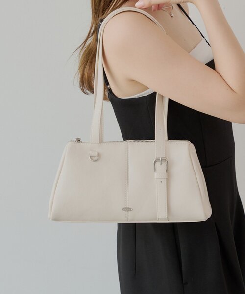 Chico(チコ)の「アシメハンドルロングスリーブボストンバッグ(ボストンバッグ・レディース・アイボリー/ブラック/レッド/シルバー・FREE)」の6枚目の写真