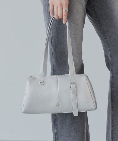 Chico(チコ)の「アシメハンドルロングスリーブボストンバッグ(ボストンバッグ・レディース・アイボリー/ブラック/レッド/シルバー・FREE)」の5枚目の写真