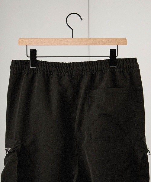 Alfred Alex（アルフレッドアレックス）の「【Alfred Alex】ルーズシルエットZIPポケットワイドカーゴパンツ（その他パンツ・メンズ・チャコール/ブラック・S/M/L）」の5枚目の写真