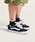 VANS�i�o���Y�j�́u�j���[�X�N�[�� / Knu Skool BLACK/TRUE WHITE VN0009QC6BT1�i�X�j�[�J�[�j�v�b�u���b�N×�z���C�g