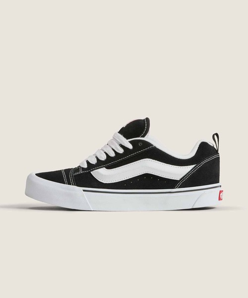 VANS(バンズ)の「ニュースクール / Knu Skool BLACK/TRUE WHITE VN0009QC6BT1(スニーカー・メンズ・ブラック×ホワイト/ブラック×ブラック・12/11.5/11/10.5/10/9.5/9/8.5/8/7.5/7/6.5/6/5.5/5/4.5/4)」の5枚目の写真