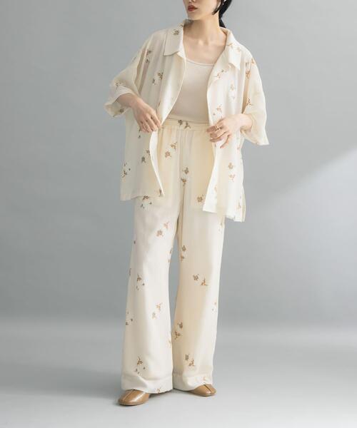 KBF（ケイビーエフ）の「エンブロイダリーイージーパンツ（その他パンツ・レディース・アイボリー/ネイビー・ONE）」の9枚目の写真