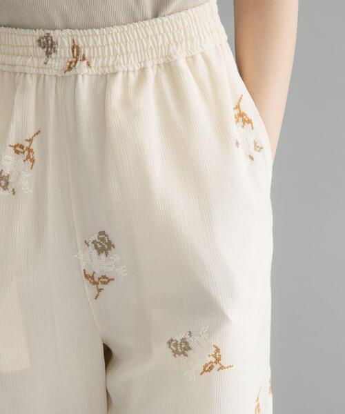 KBF（ケイビーエフ）の「エンブロイダリーイージーパンツ（その他パンツ・レディース・アイボリー/ネイビー・ONE）」の11枚目の写真