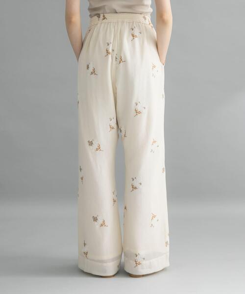 KBF（ケイビーエフ）の「エンブロイダリーイージーパンツ（その他パンツ・レディース・アイボリー/ネイビー・ONE）」の13枚目の写真