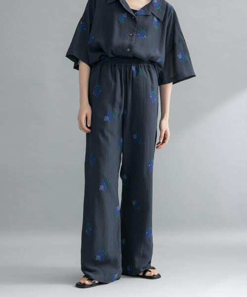 KBF（ケイビーエフ）の「エンブロイダリーイージーパンツ（その他パンツ・レディース・アイボリー/ネイビー・ONE）」の22枚目の写真