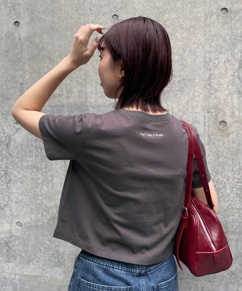 COLONY 2139(コロニートゥーワンスリーナイン)の「バックロゴ刺繍コンパクトTシャツ(Tシャツ/カットソー・レディース・イエロー/オフホワイト/チャコールグレー・FREE)」の22枚目の写真