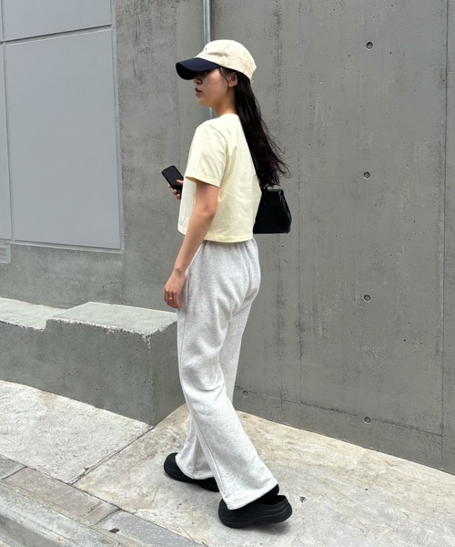 COLONY 2139(コロニートゥーワンスリーナイン)の「バックロゴ刺繍コンパクトTシャツ(Tシャツ/カットソー・レディース・イエロー/オフホワイト/チャコールグレー・FREE)」の15枚目の写真