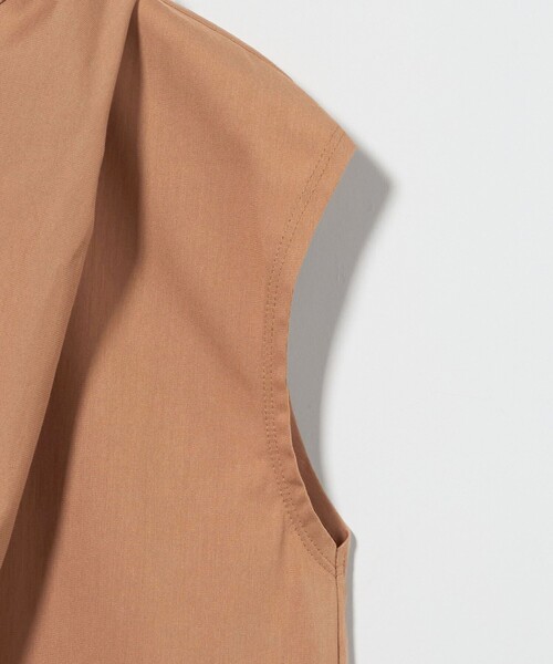 UNITED ARROWS(ユナイテッドアローズ)の「ケープフリルカバー2WAY Tシャツ(Tシャツ/カットソー・レディース・ブラック/ホワイト/ベージュ・FREE)」の20枚目の写真