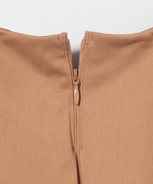 UNITED ARROWS(ユナイテッドアローズ)の「ケープフリルカバー2WAY Tシャツ(Tシャツ/カットソー・レディース・ブラック/ホワイト/ベージュ・FREE)」の21枚目の写真