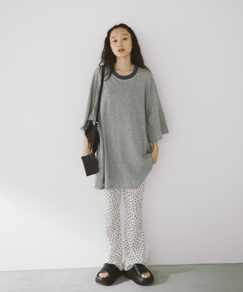duei(デュイ)の「オーバーサイズビッグシルエットTシャツ(Tシャツ/カットソー・レディース・ホワイト/ブラック/グレー・FREE)」の14枚目の写真