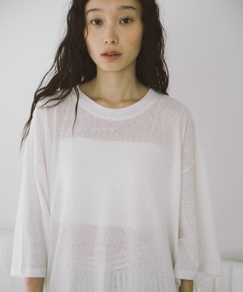 duei(デュイ)の「オーバーサイズビッグシルエットTシャツ(Tシャツ/カットソー・レディース・ホワイト/ブラック/グレー・FREE)」の4枚目の写真