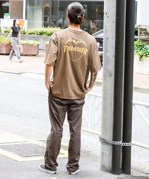 THRASHER(スラッシャー)の「HEART FLAME PIGMENT S/S T-SHIRTS/スラッシャーハートフレームロゴピグメント半袖T-シャツ(Tシャツ/カットソー・メンズ・ブラウン/グレー/チャコールグレー・MEDIUM/LARGE/X-LARGE)」の9枚目の写真