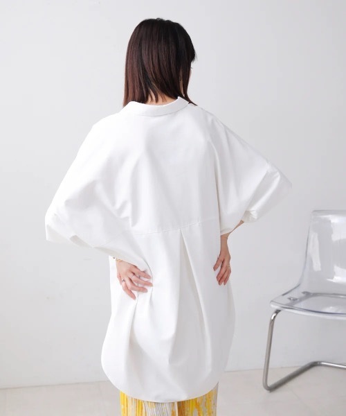 Bou Jeloud(ブージュルード)の「テックコットンオーバーサイズチュニック(シャツ/ブラウス・レディース・ブルー/オフホワイト/キャメル・38)」の13枚目の写真